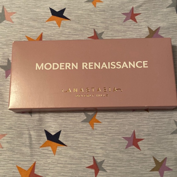 One of ABH’s OG palettes Modern Renaissance. Timeless palette for use everyday